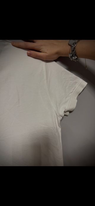 Tricou polo alb – curat, versatil, ideal zilnic