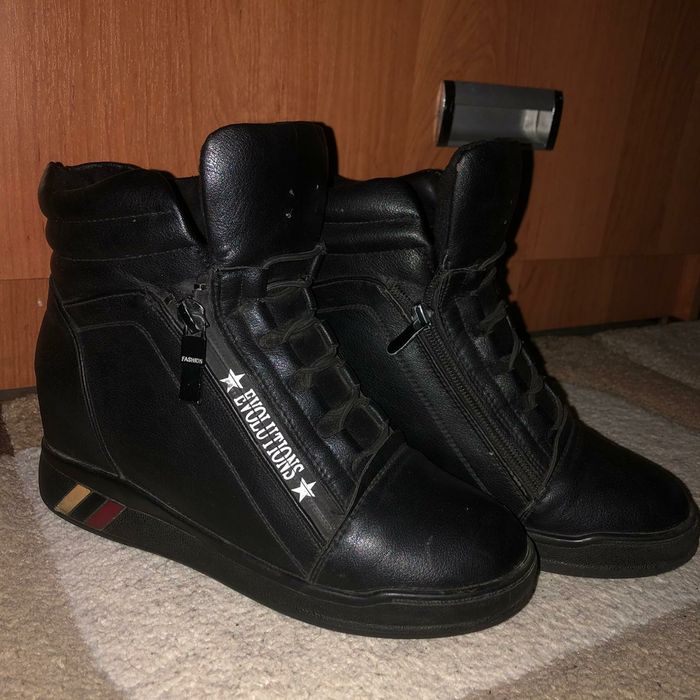 Кроссовки на высокой платформе