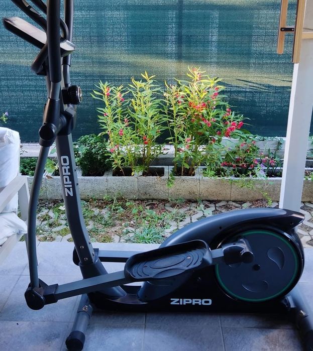 Bicicletă eliptică Zipro (Decathln) ca noua, cu doar 4-5 km. Tel 766228278 sector 3 Titan