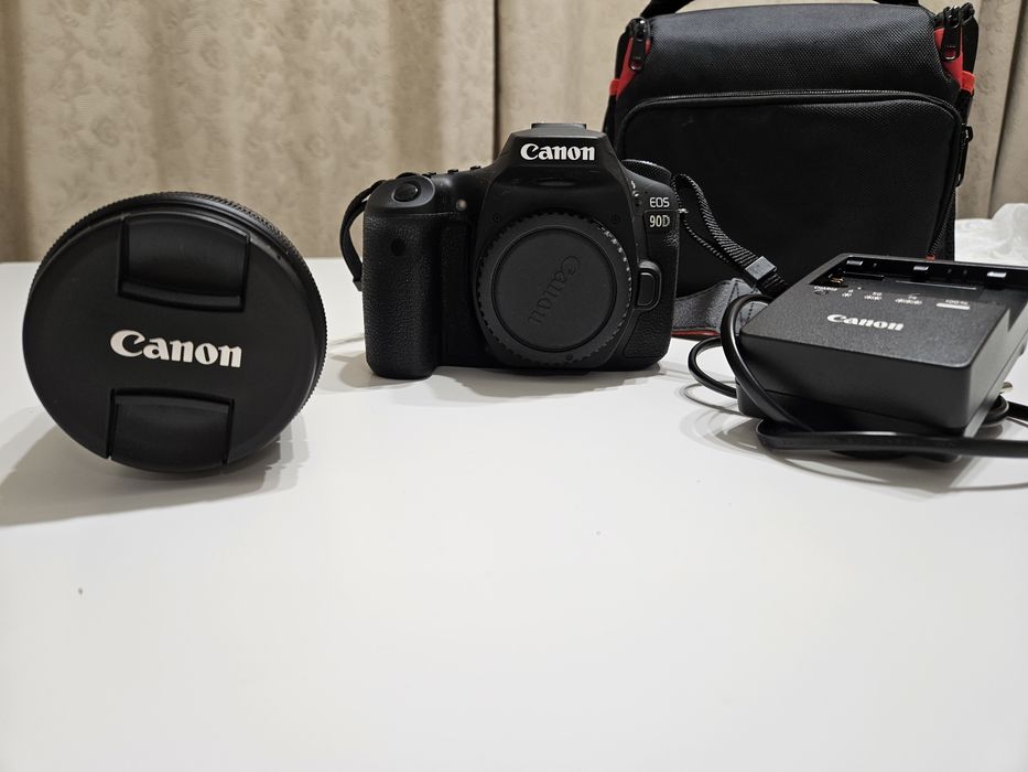 Фотоапарат Canon EOS 90D тяло + Обектив Canon EF-S 18-135mm IS Nano