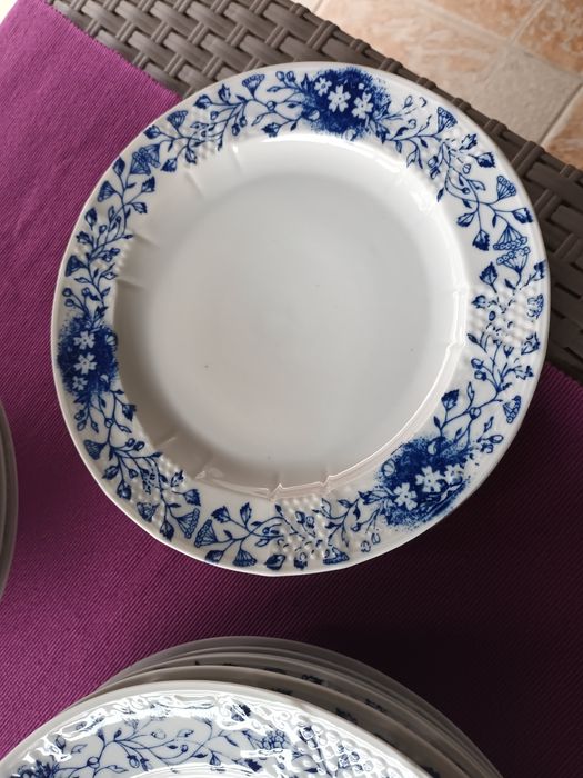 Ieftin set de  farfurii noi