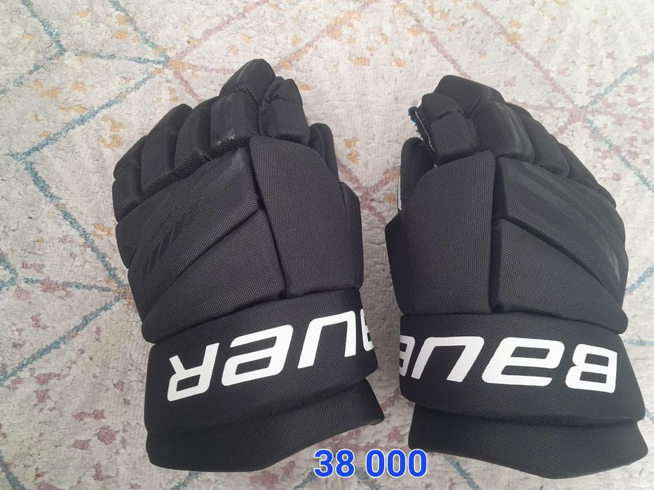 Продам хоккейные вещи.