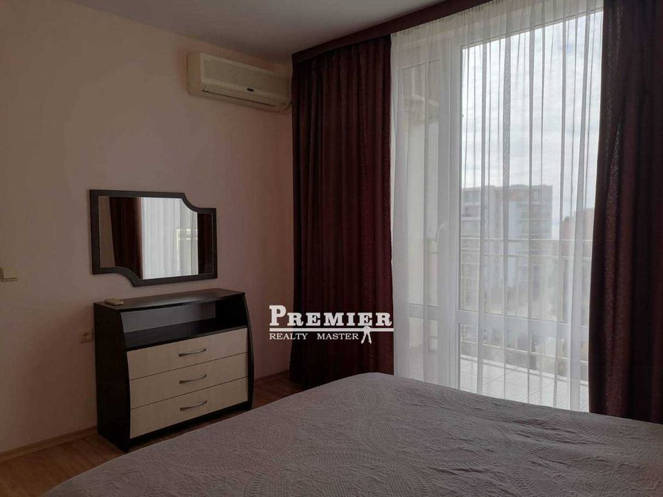 Предлагаме за продажба много просторен тристаен апартамент