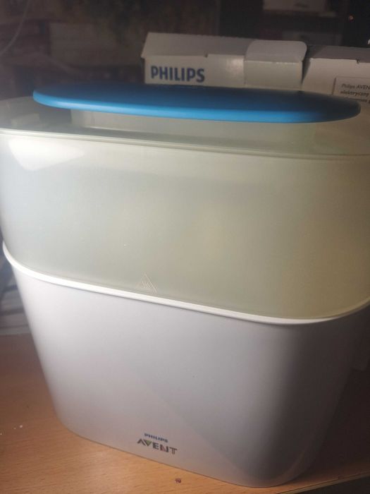 Уред Philips Avent за стерилизиране на бебешки шишета и биберони