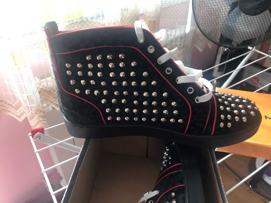 Нови кецове с шипове