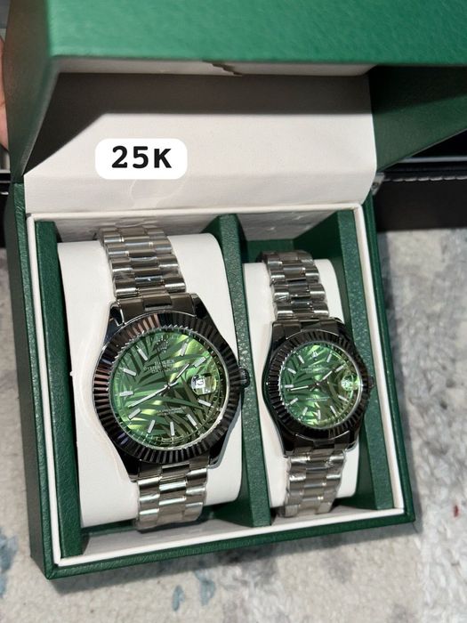 Продам часы новыйе брендовый  с чехлом