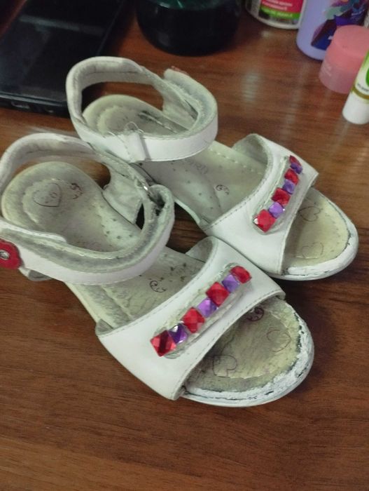 Летняя обувь девочке ( 25 размер)