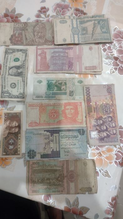 Vând colecție rară de monede și bancnote vechi străine și Românești