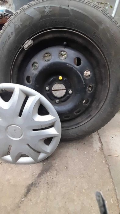Roți de tablă cu cauciucuri de iarnă