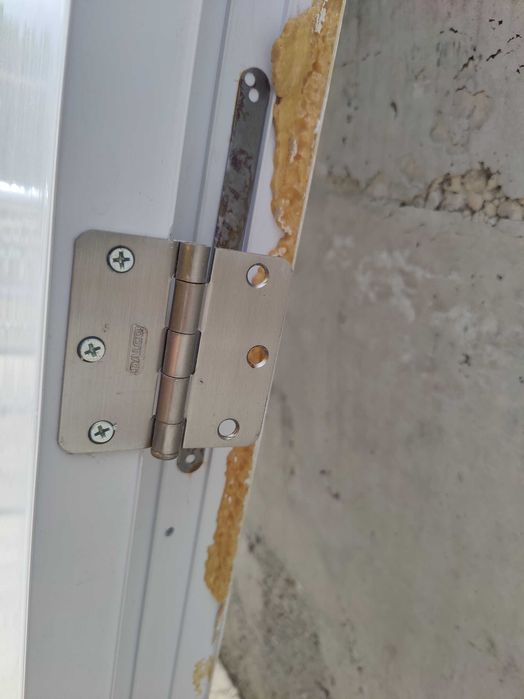 Продавам PVC Каса с врата за баня 60х195 см., дясна