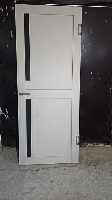 Дверь с ручкой отличный