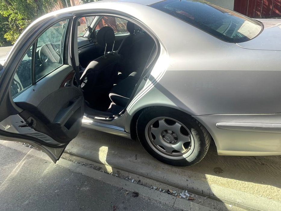 Mercedes Benz E220