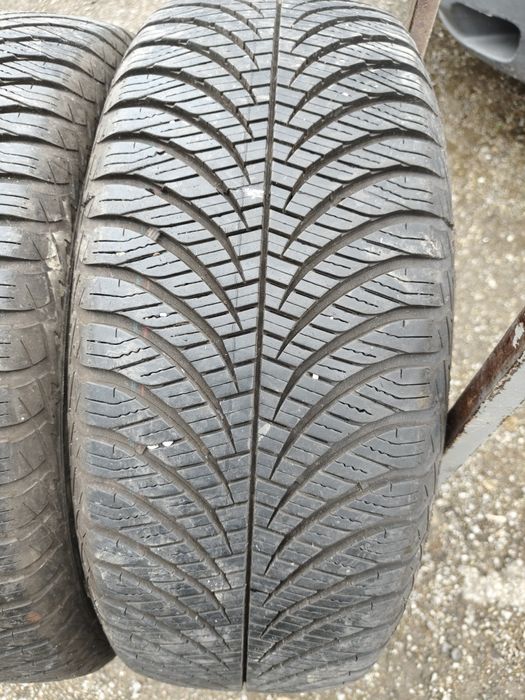 215/60/17 GoodYaer 4 Seasons