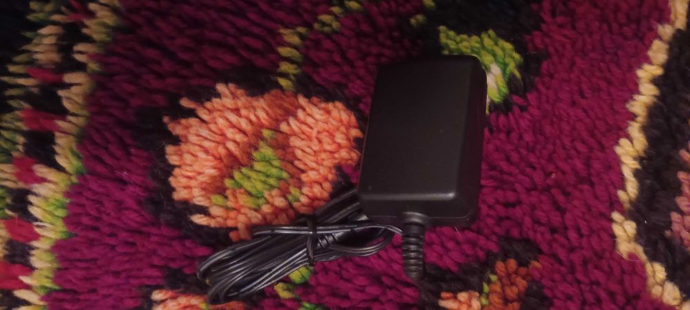 Продавам захранващи адаптери