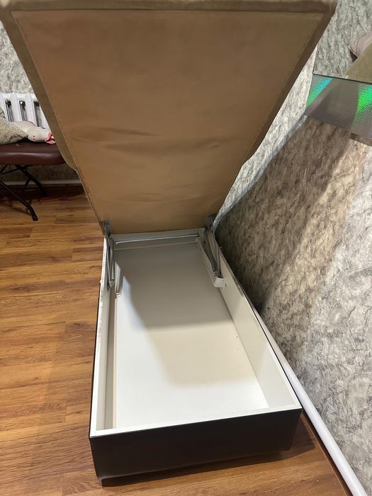 Продам диван в хорошем состоянии