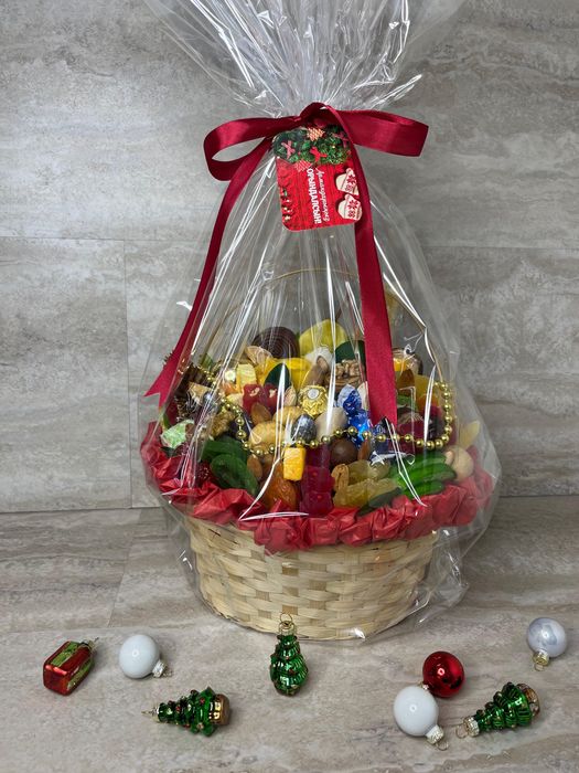 Букет из сухофруктов клубника