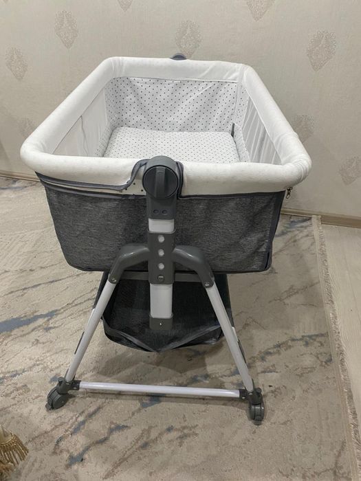 Продам манеж новый