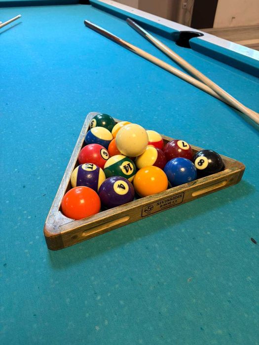 Билярдна маса + комплект топки и щеки