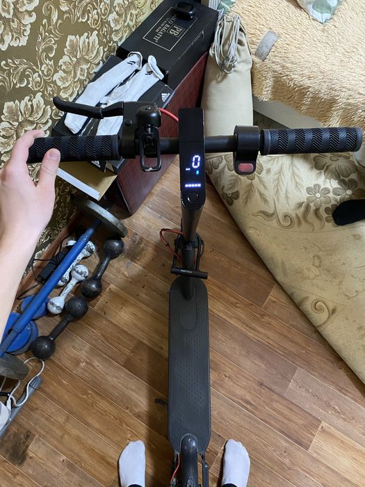 Продам Электросамокат Xiaomi M365 PRO