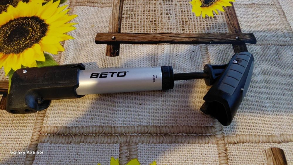 Vând pompă de mna Beto