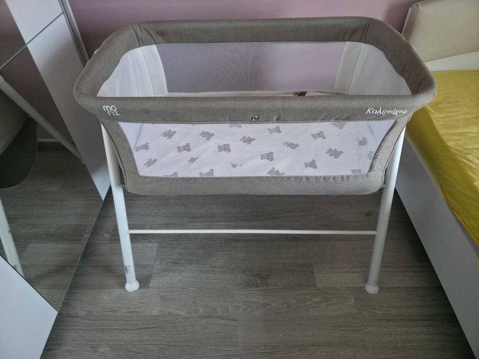 Продавам бебешко легло moni