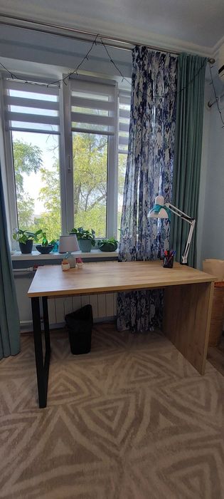 Стол, кровать, столик