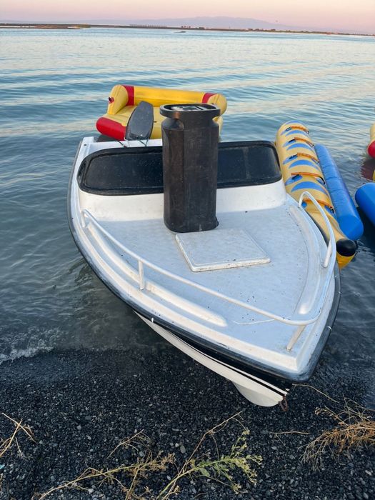 Лодка в подарок  банан и диван