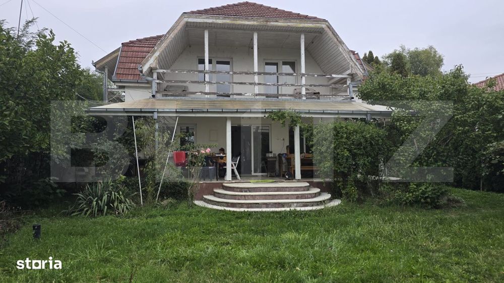 Casa 5 camere , 300 mp;  Teren - 2000 mp . Viile Satu Mare