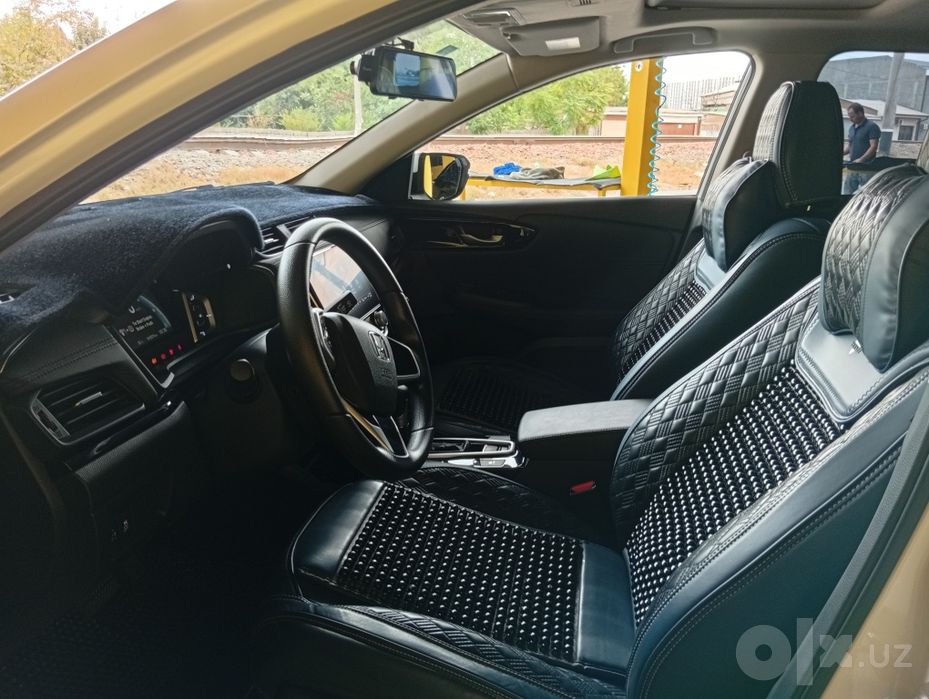 Авто мобил Honda crider