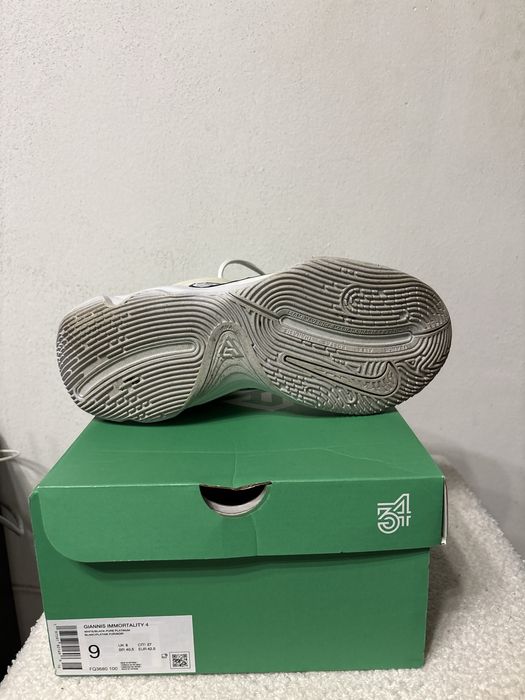 Nike Giannis Immortality 4 (42.5)