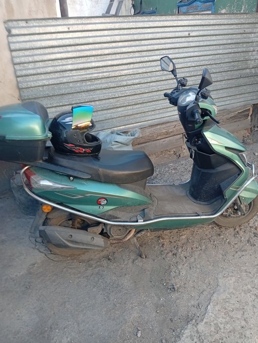 Продам скутор M8 X7