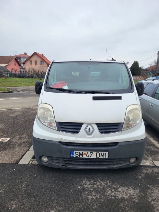 Vând Renault Trafic