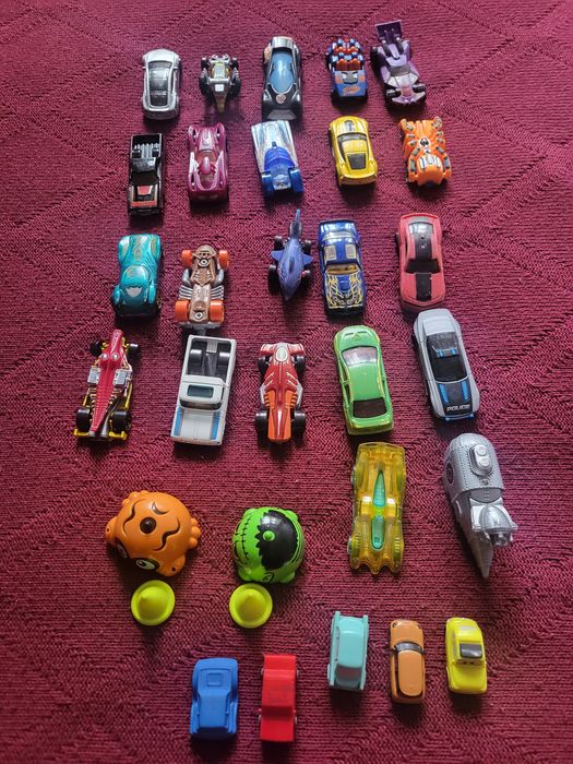 Набор машинок Hot wheels.