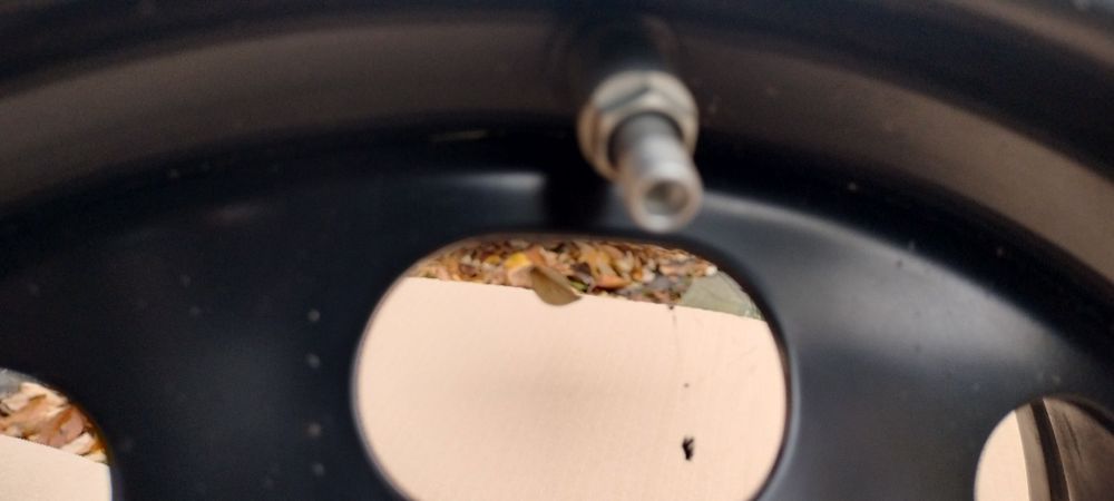 Vând jante r16  BMW cu senzori și valve metalice noi originale germani