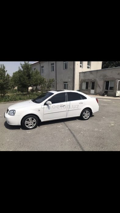 Лачетти сотилади