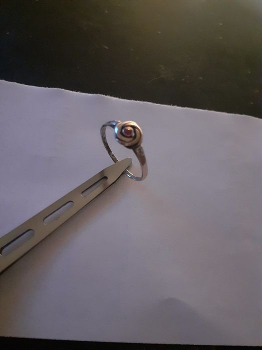 Inel vechi din argint cu pietre