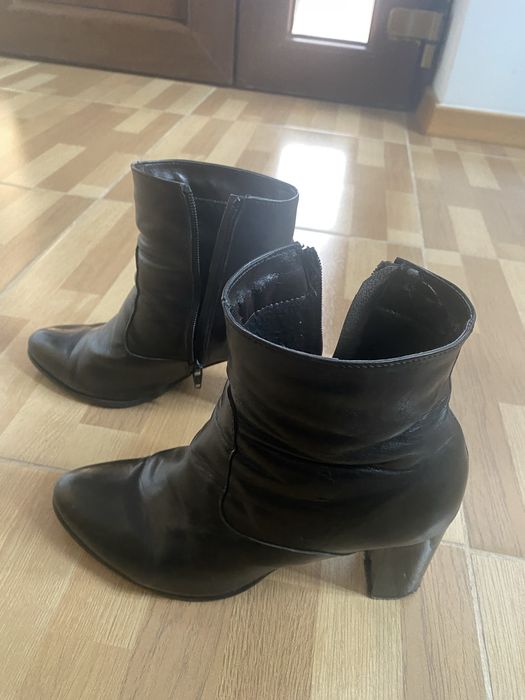 Vând botine mărimea 39