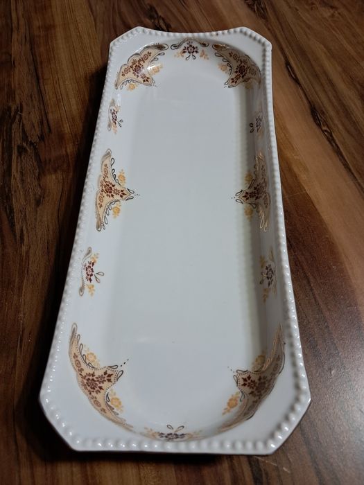 Порцеланов сервиз на Изида.