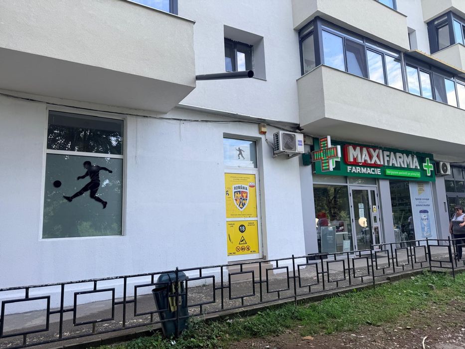 Inchiriez spatiu comercial ultracentral situat in Poiana  Campina Prahova