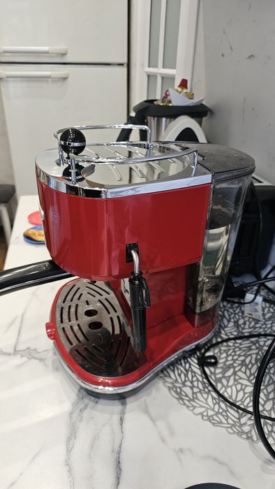 Продам рожковую кофемаши Delonghi