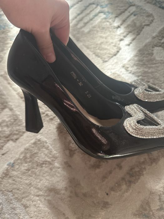 Продам Туфли женские новый