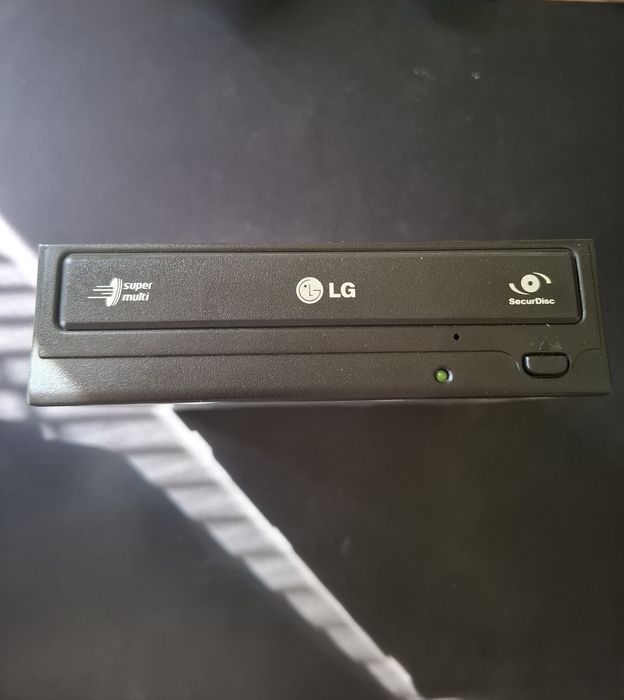LG GSA-H58N IDE DVD-RW записвачка с IDE кабел 
Tested and working
Clean condition
Includes 40-pin IDE cable
Suitable for retro PCs