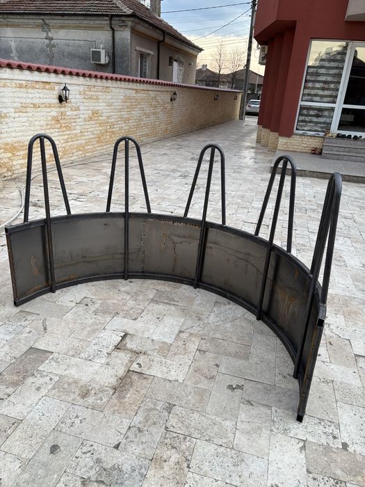 Пашищна хранилка за ролони бали