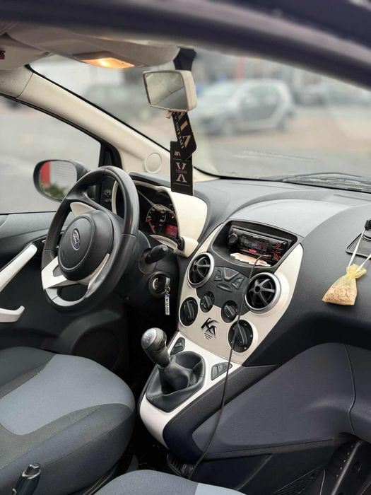 Vând Ford KA Titanium 1.2 bezină