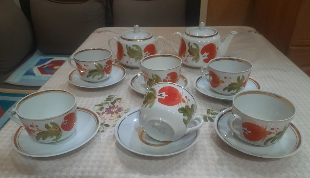 Абсолютно новый, красивый чайный сервиз на 6 персон (полный). Городниц