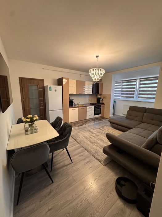 Vand apartament 3 camere vizavi de Iulius Mall