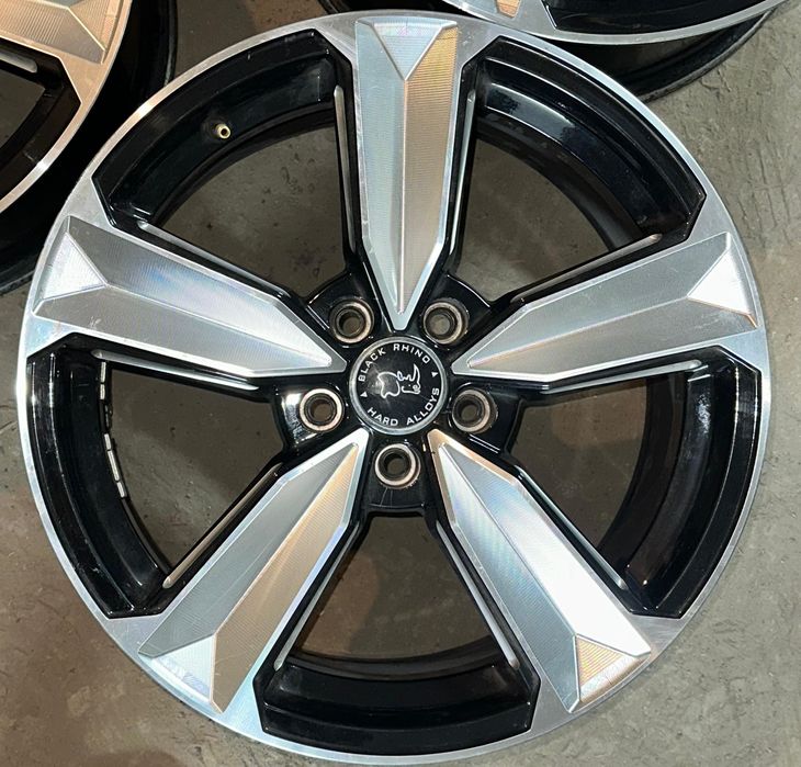 R18 PCD 5*112 Комплект легкосплавных дисков