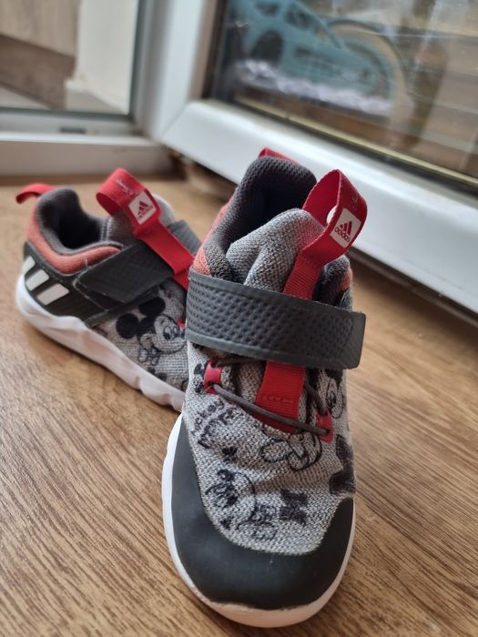 Маратонки Adidas номер 25