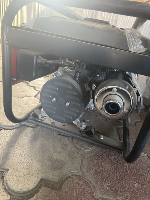 Бензиновый генератор