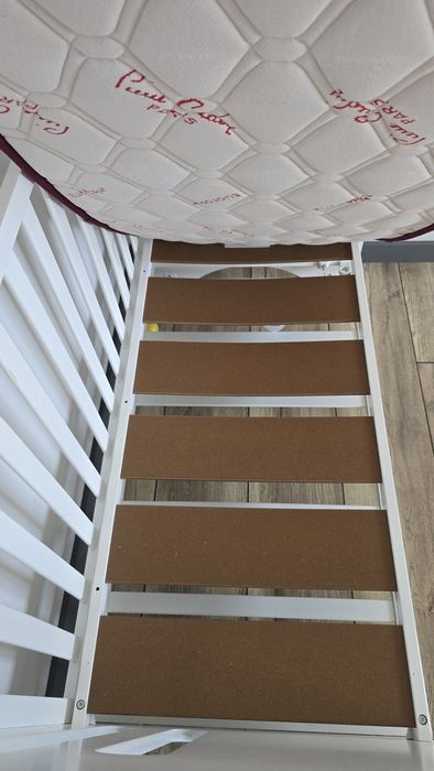 Дървена кошара 60х120 с функция next to me + матрак Magniflex